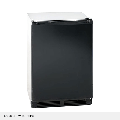 Avanti mini fridge in black